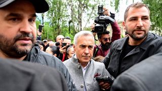 BREAKING NEWS Călin Georgescu săltat, din trafic, de DIICOT. Acesta ar fi cercetat &icirc;ntr-un dosar de &icirc;nșelăciune alături de un cunoscut om de afaceri