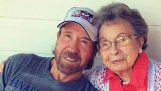 BREAKING NEWS Chuck Norris a murit la 86 de ani