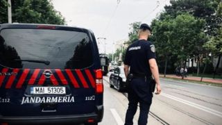 Un echipaj al Jandarmeriei a intervenit de urgență &icirc;n zona Parcului Copou din Iași, după ce o persoană a fost găsită &icirc;ntinsă pe carosabil. Aceasta fusese implicată &icirc;ntr-un eveniment rutier