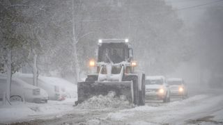 Vremea se schimbă brusc. Meteorologii anunță cod galben de v&acirc;nt, ploi și ninsori: Care este prognoza meteo de Paște