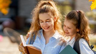 C&acirc;nd &icirc;ncepe vacanța de vară 2026. Categoria de elevi care termină cursurile mai devreme