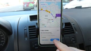 Schimbare pentru șoferii care folosesc Waze. Alertele și filtrele de poliție ar putea dispărea din aplicație