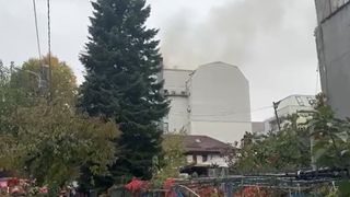 BREAKING NEWS Arde mansarda unui bloc din Sectorul 1! Salvatorii intervin chiar &icirc;n aceste momente