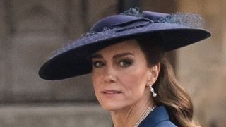 BREAKING NEWS! Kate Middleton a fost DIAGNOSTICATĂ cu... Vezi mai mult