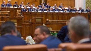Moțiunea de cenzură votată azi. De c&acirc;te voturi este nevoie pentru ca Guvernul condus de Ilie Bolojan să cadă&nbsp;