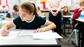 Începe BAC-ul de toamnă 2025: Luni, 11 august, are loc proba scrisă la Limba și literatura română