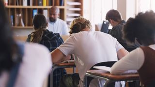 Bareme Bacalaureat 2025 proba la alegere a profilului, sesiunea de toamnă: Când se publică baremele pentru Geografie, Biologie, Chimie, Fizică, Informatică, Filosofie, Logică și Psihologie