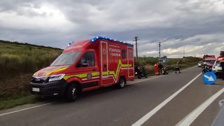 Un eveniment rutier grav, &icirc;ntre un autoturism și două motociclete, a avut loc &icirc;n județul Alba. Două persoane au avut nevoie de &icirc;ngrijiri medicale