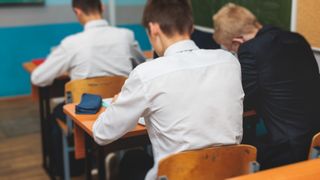 Uniformele ar putea deveni obligatorii &icirc;n școli. Ce a decis Comisia pentru &Icirc;nvățăm&acirc;nt