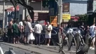 Incident rutier pe Șoseaua Colentina! O mașină a ajuns pe linia tramvaiului 21