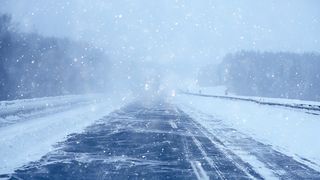 Este cod portocaliu de viscol. Prognoza meteo ANM pentru joi, 9 aprilie 2026: Meteorologii anunță ploi, intensificări ale vântului și ninsori