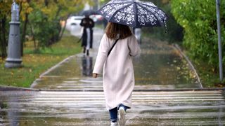 Prognoza meteo ANM pentru vineri, 8 mai 2026. Meteorologii anunță ploi însoțite de descărcări electrice și temperaturi de vară