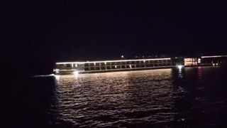 O navă de croazieră cu 186 de pasageri a eșuat pe Dunăre din cauza nivelului scăzut al apei. Turiștii au fost evacuați