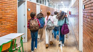 Pe ce dată intră alocațiile pe card &icirc;n luna ianuarie 2026. Ministrul Muncii susține majorarea alocațiilor