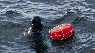 UPDATE Un bărbat de 42 de ani a fost găsit fără viață &icirc;n r&acirc;ul Argeș după ce o persoană a sunat la 112 preciz&acirc;nd că a văzut o m&acirc;nă plutind pe apă