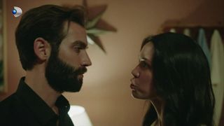 Rezumat episodul 30 &bdquo;Ai nimănui&rdquo;, difuzat &icirc;n 8 mai 2026 la Kanal D: Azize și frații ei nu reușesc să se acomodeze &icirc;n noua casă, iar vecinii se răzvrătesc &icirc;mpotriva lor