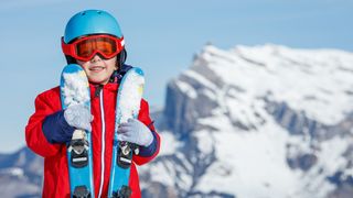 C&acirc;nd &icirc;ncepe vacanța de schi pentru elevii din București și alte 22 de județe. C&acirc;te zile libere au aceștia