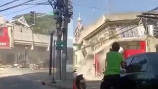 O&nbsp;mișcare seismică cu magnitutdinea de 7,8 a avut loc &icirc;n Filipine, urmată de 138 de replici. A fost lansat un avetrisment pentru cetățenii rom&acirc;ni din Japonia