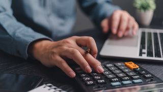 Pensiile ar putea crește de la 1 ianuarie 2027. C&acirc;ți bani ar urma să primească pensionarii după majorare