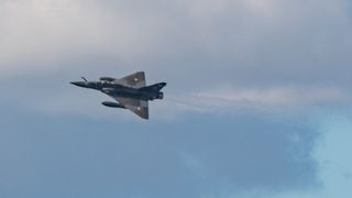 Un avion de v&acirc;nătoare s-a prăbușit marți seara! Un membru al echipajului și-a pierdut viața, iar celălalt este dispărut