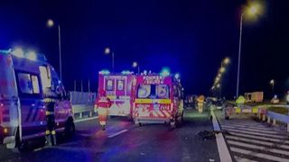 Cinci mașini s-au ciocnit &icirc;n lanț pe A1. Șapte persoane au ajuns &icirc;n stare gravă la spital
