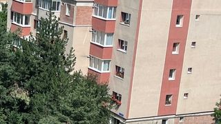 Trei surori de 12, 14 și 16 ani s-au aruncat de la etajul 9 după ce părinții le-au... Vezi mai mult