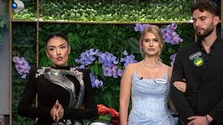 Anunțul șoc făcut de Andreea Mantea despre Valentin și Daniela: &bdquo;O să te rog să &icirc;i dai drumul la braț&rdquo;. Află ce se va &icirc;nt&acirc;mpla &icirc;n emsiunea &bdquo;Casa iubirii&rdquo; ediția de duminică, 13 septembrie, de la 16:00 și 19:00, la Kanal D
