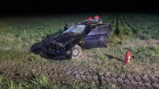 O mașină s-a răsturnat &icirc;n afara părții carosabile &icirc;n județul Alba. Șoferul a scăpat cu viață