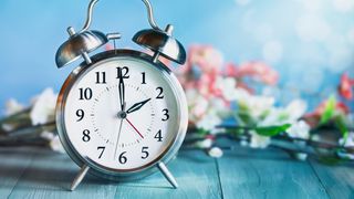 C&acirc;nd trecem la ora de vară 2026. Pe ce dată se dă ceasul &icirc;nainte cu o oră