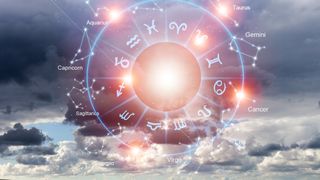 Horoscop duminică, 14 iunie 2026: Un semn zodiacal &icirc;și dă seama că este mințit de cel mai bun prieten, iar asta &icirc;l dăr&acirc;mă psihic
