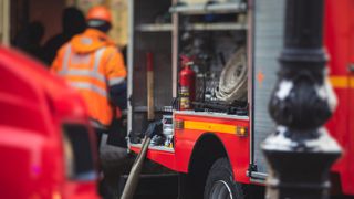 Deflagrație &icirc;ntr-un bloc din T&acirc;rgu Bujor, s&acirc;mbătă dimineața. Trei persoane au ajuns la spital