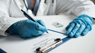 Avertisment de la medici! O nouă boală rară se răsp&acirc;ndește rapid la oameni. Care este primul simptom