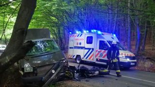 Un motociclist de 27 de ani a ajuns la spital după ce a fost acroșat de o mașină &icirc;n județul Cluj