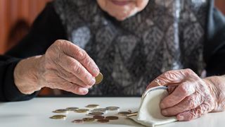 Femeile cu copii pot ieși mai devreme la pensie. Cu c&acirc;t se reduce v&acirc;rsta de pensionare &icirc;n funcție de numărul copiilor