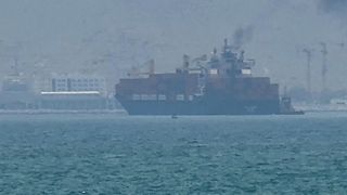 Un marinar și-a pierdut viața și alte opt persoane au avut nevoie de &icirc;ngrijiri medicale după ce petrolierele pe care lucrau au fost ținta a două balistice, &icirc;n Str&acirc;mtoarea Ormuz