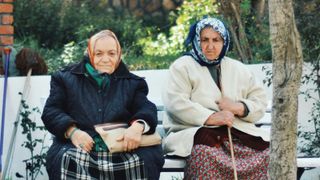 Pensiile vor fi livrate cu &icirc;nt&acirc;rziere &icirc;n luna mai. Pe ce dată sunt virați banii pe card