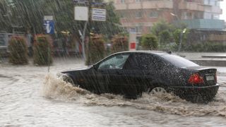 Este COD galben de instabilitate atmosferică. Meteorologii ANM anunță averse &icirc;nsemnate cantitativ &icirc;n mai multe zone din țară inclusiv &icirc;n București