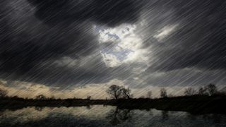 Prognoza meteo ANM pentru vineri, 17 aprilie 2026. Meteorologii anunță ploi și descărcări electrice și temperaturi &icirc;n creștere