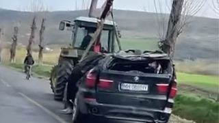 Un t&acirc;năr de 31 de ani și-a pierdut viața după ce mașina pe care o conducea s-a răsturnat &icirc;n afara carosabilului, &icirc;n Dolj