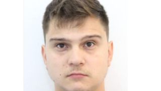 L-ați văzut? Cătălin Cujbă, un t&acirc;năr de 27 de ani din Vrancea, este căutat de polițiști. Acesta a plecat de acasă și nu s-a mai &icirc;ntors