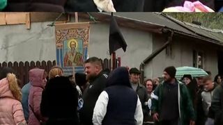 Doamne, câtă durere! Ce a apărut în fața casei Mihaelei, tânăra mămică din Teleorman ucisă de soț! Toată lumea a înmărmurit la înmormântarea femeii... este de nedescris