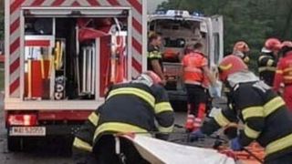 Un t&acirc;năr de 28 de ani și-a pierdut viața după ce a fost acroșat de un autotren, &icirc;n județul Bihor