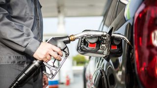 Preț carburanți miercuri, 13 august 2025: Cu câți bani a crescut litrul de benzină azi