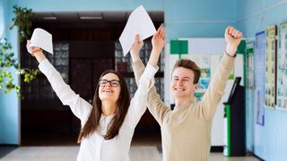 Euro 200 pentru elevi și studenți. Cine sunt cei care pot achiziționa un calculator și ce condiții trebuie să &icirc;ndeplinească