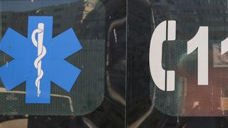 Un bărbat de 66 de ani a ajuns la spital după ce a fost despicat cu... Vezi mai mult