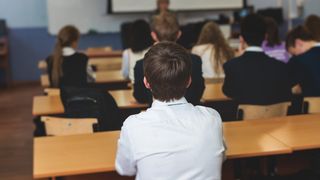 Studenții din Rom&acirc;nia care vor primi peste 900 de lei pe lună. Cererile vor putea fi trimise &icirc;n format electronic