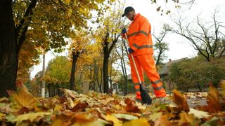 Deținuții ajută bătr&acirc;nii din Rom&acirc;nia! Persoanele private de libertate sprijină gospodăriile vulnerabile!