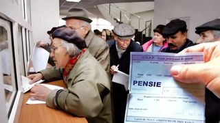 Luni, 12 ianuarie, intră pensia pe card! Pensionarii beneficiază de 200 de lei &icirc;n plus!