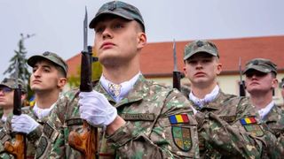 Militarii, polițiștii și alți bugetari riscă să răm&acirc;nă fără norma de hrană! Tăierea a fost discutată &icirc;n Guvern!