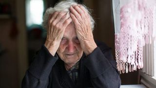 Anunț pentru toți pensionarii! Data la care intră banii pe card de Paște!